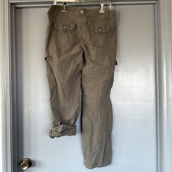 Kuhl Women’s Sz 14 Short beige Hiking Capri Cargo Pants Roll Tab Bermuda Pockets - Picture 2 of 8